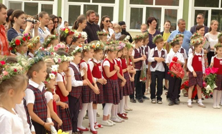 CORONAVIRUS BRAȘOV. Restricții la festivitățile școlare. Cine (NU) poate participa 1 festivitate-premiere-scolara.jpg