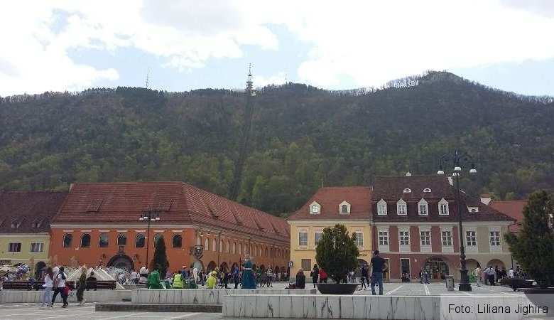 CORONAVIRUS BRAȘOV. În municipiu și alte opt UAT: o zi de restricții „roșii” după o lege, 13 după alta 1 piata-sfatului-tmpa.jpeg