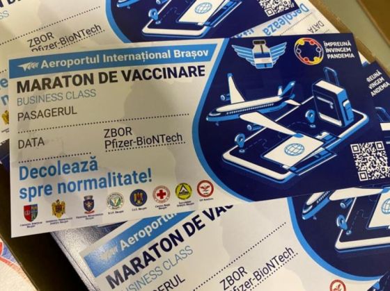 CORONAVIRUS BRAȘOV. Curioșii au fost mai mulți decât vaccinații la Aeroport 1 vaccinare-aeroport1_288382.jpg