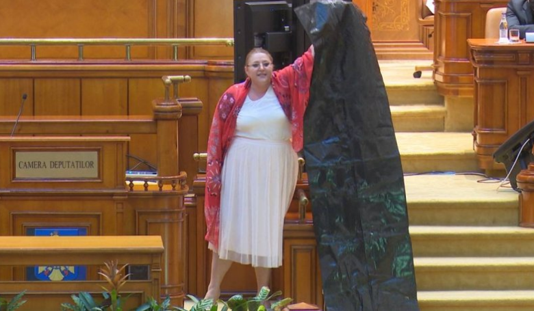 Șoșoacă - CE DISCURS în Parlament!... 1 sosoaca_6.png
