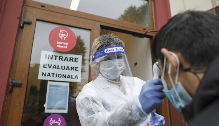 Relaxare și la Evaluarea Națională. Nu doar pentru coronavirus 1 termometrizare.jpg