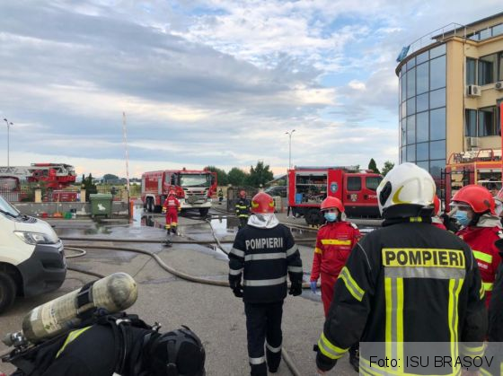 BRAȘOV. Update. Incendiu la un depozit de pe Calea Feldioarei! (Galerie FOTO) 1 IMG-20210707-WA0024_289402.jpg