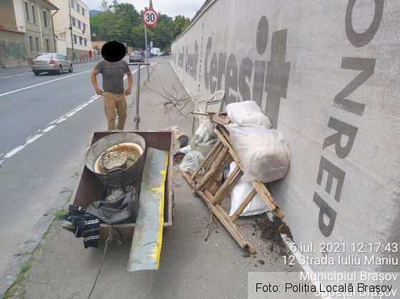 Amendă pentru un BRAȘOVEAN care și-a dus la gunoi... canapeaua / „Flagrant” și în buricul târgului (Galerie FOTO) 1 WhatsApp Image 2021-07-07 at 11.51.54_289389.jpeg