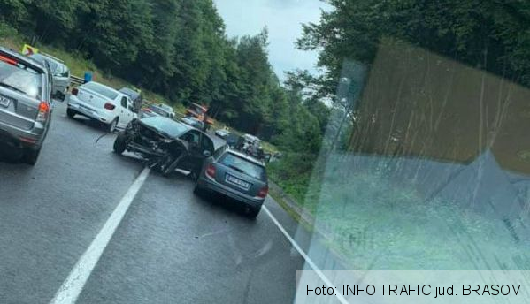 BRAȘOV. Accident între patru autovehicule, pe DN 1 1 accidentpedn1_10.jpg