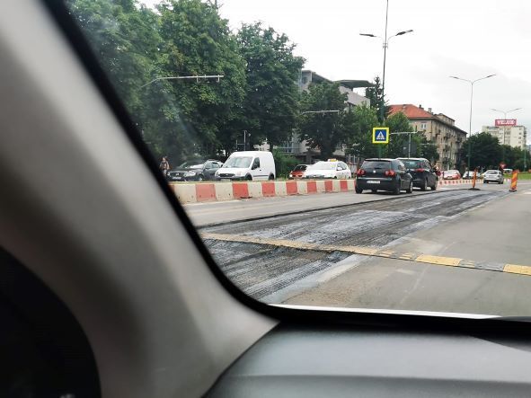 BRAȘOV. Asfaltare cu „limite” 1 asfaltare-limitator.jpg