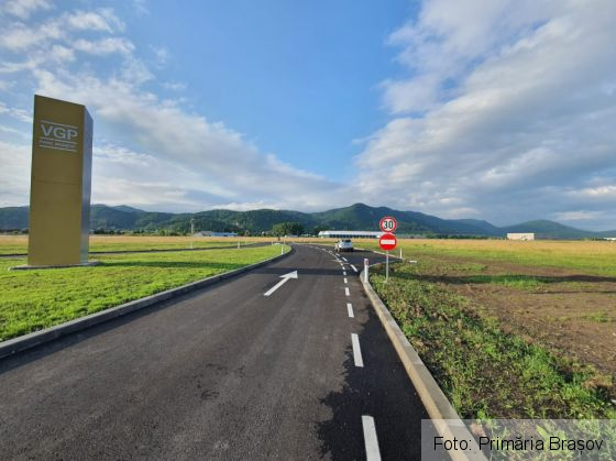 BRAȘOV. Pistă de biciclete neconformă, în Bartolomeu (FOTO) / Primăria Brașov: Este un drum privat, care... 1 pista_289363.jpg