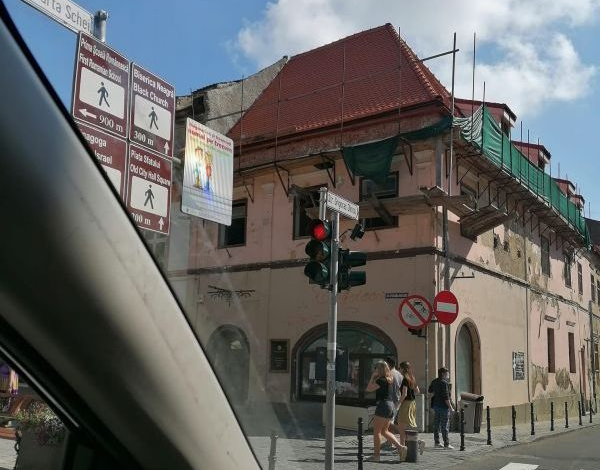 BRAȘOV. Atenție, semafor pus în funcțiune un pic mai jos de Poarta Șchei! 1 semafor_3.jpg