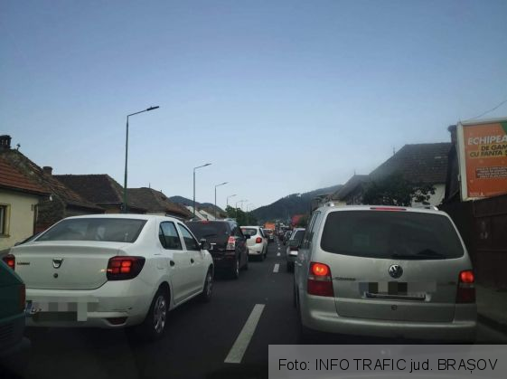 BRAȘOV. Victimă încarcerată, după un accident pe podul de la Dârste 1 FB_IMG_1628169926145_290219.jpg