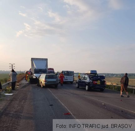 BRAȘOV. Accident pe DN 13, cu 3 victime! Update: O persoană transportată la spital (FOTO) 1 FB_IMG_1628833954428_290445.jpg
