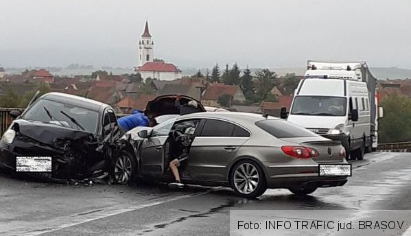 BRAȘOV. ULTIMA ORĂ. Accident între trei autovehicule, pe DN 1 (FOTO) 1 accidentvladeni_6.jpg