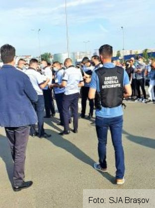BRAȘOV. Ofițerii DGA, activități preventive cu viitorii șoferi și cu instructorii acestora 1 dga_290218.jpg