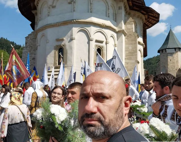 De ce a refuzat Cătălin Scărlătescu să facă poze cu fanii săi, la mănăstire 1 scarlatescu.png