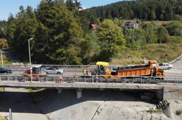 BRAȘOV. Stadiul lucrărilor la podul de pe DN 1, din Predeal 1 Screenshot_20210927-175925_Facebook_291555.jpg