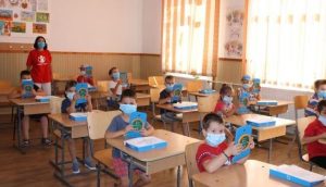 copii-cu-masca-la-scoala.jpg
