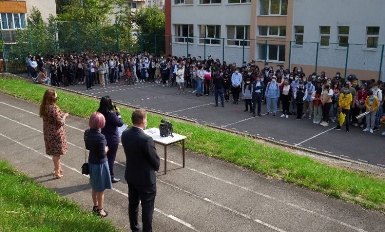 BRAȘOV. Fără „fondul școlii” și „dotări” aduse de acasă/ Școlile au tot ce le trebuie, susțin edilii 1 deschidere-scoala8.jpeg