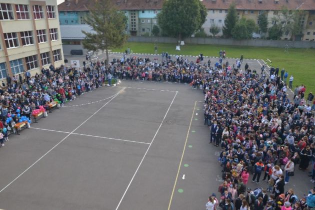 BRAȘOV. Deschidere de an cu promisiuni: investiții în două școli foarte apreciate 1 deschidere-scoala_291172.jpeg