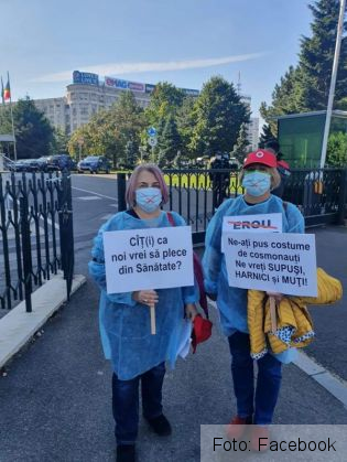 COVID-19. Cadre medicale din Brașov, protest în fața Guvernului: „CÎȚ(i) ca noi vrei să plece din Sănătate?", „Ne-ați pus costume de cosmonauți. Ne vreți SUPUȘI, HARNICI și MUȚI!" (Galerie FOTO) 1 FB_IMG_1633633249385_291810.jpg