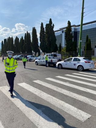 BRAȘOV. Taxiurile la control, inclusiv pe parte tehnică! Verificări și la autoturismele folosite la transportul alternativ 1 WhatsApp Image 2021-10-02 at 12.11.48_291674.jpeg