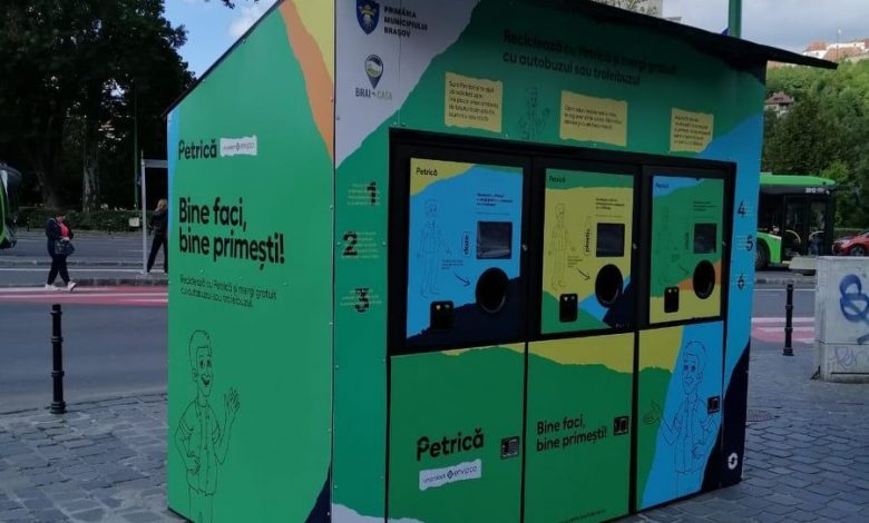 Aproape 5.000 de ambalaje colectate zilnic de automatul PETrică, în Brașov 1 automatuldereciclarepetricbraov1.jpg