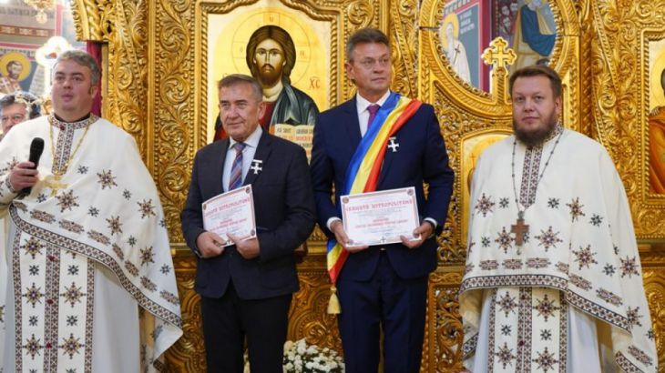 BRAȘOV. Mitropolitul Ardealului, cetățean de onoare al orașului Ghimbav / Crucea șaguniană pentru primar 1 distinctii-Ghimbav_291738.jpg