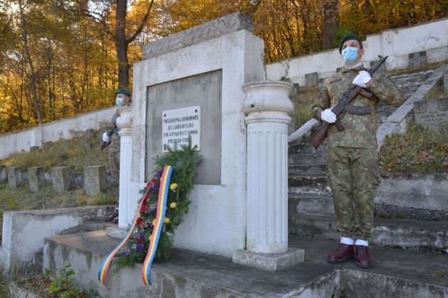 BRAȘOV. Ziua Armatei, sărbătorită în formație restrânsă de pandemie, fără paradă 1 ziua-armatei6_292189.jpeg