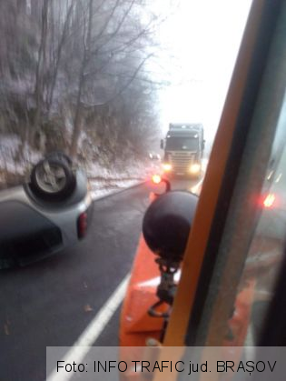 Ninge și în județul Brașov / Autoturism răsturnat pe DN 73 1 FB_IMG_1638259251151_293032.jpg