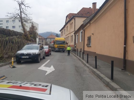 BRAȘOV. Firmă de curierat, prinsă făcând transporturi pe timp de noapte, pentru a nu plăti taxa de liberă trecere / Poliția Locală a intensificat controalele 1 IMG-20211119-WA0015_292764.jpg