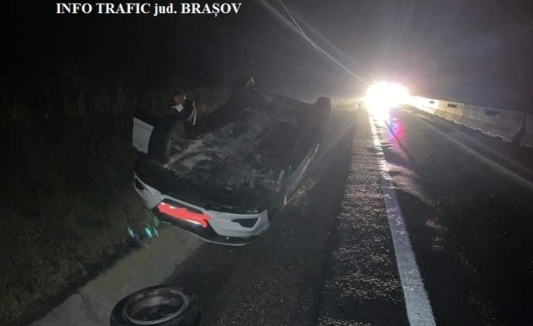 BRAȘOV. Autoturism răsturnat într-un accident, pe DN 13 1 accidentdn13_21.jpg