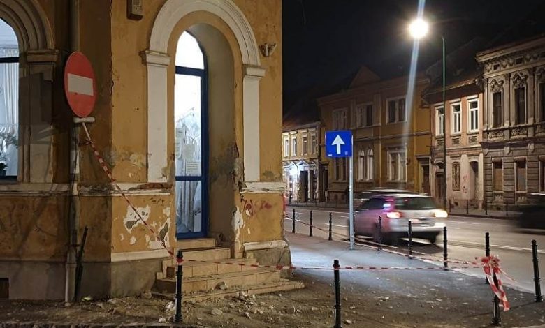BRAȘOV. Pericol în centrul orașului! Fațada clădirii în care se află și sediul USR PLUS s-a „descompus” 1 cldire1.jpeg