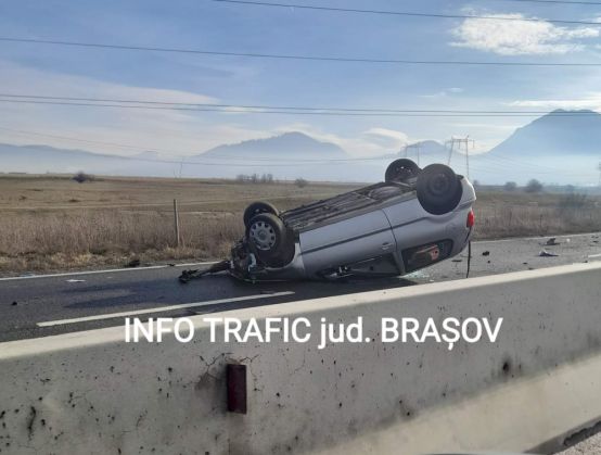 BRAȘOV. Două autovehicule s-au răsturnat pe Ocolitoare (FOTO) 1 FB_IMG_1640777228092_293637.jpg