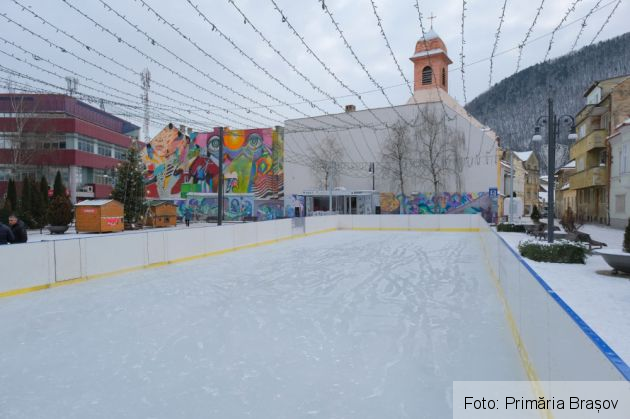 BRAȘOV. Se deschide patinoarul GRATUIT din Piața Sf. Ioan / Surprize pentru copii și adulți 1 IMG-20211222-WA0003_293535.jpg