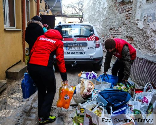 BRAȘOV. Darurile, printre care și o centrală termică nouă, au ajuns la infirmiera care își crește singură cei patru copii, după decesul soțului 1 IMG-20211223-WA0024_293556.jpg