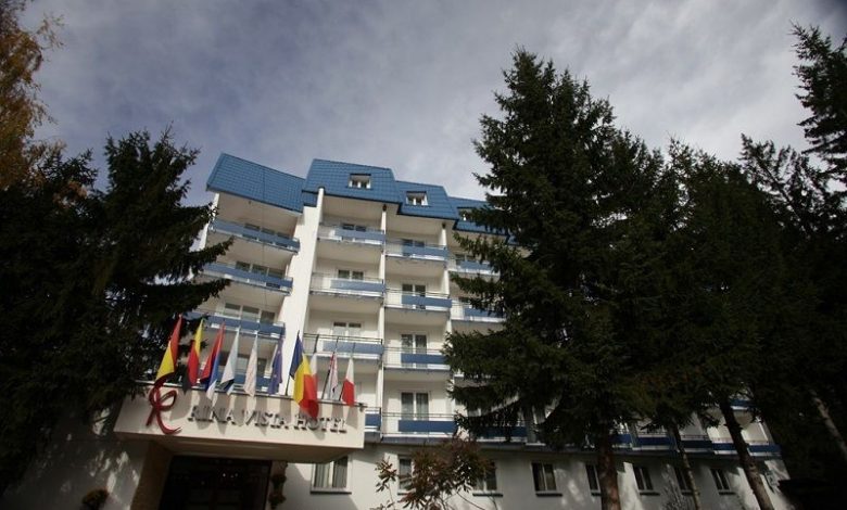 BRAȘOV. Hoteluri din Poiană, închise de șase ani, vândute cu peste 4 milioane de euro 1 hotel-rina-vista-poiana-brasov-002.jpg