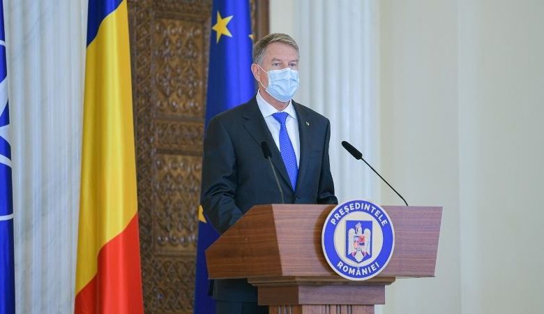 BRAȘOV. Performanță se face și la „Șaguna”, și la Gârcini. Cinci profesori decorați de Klaus Iohannis 1 klaus-iohannis1_2.jpg