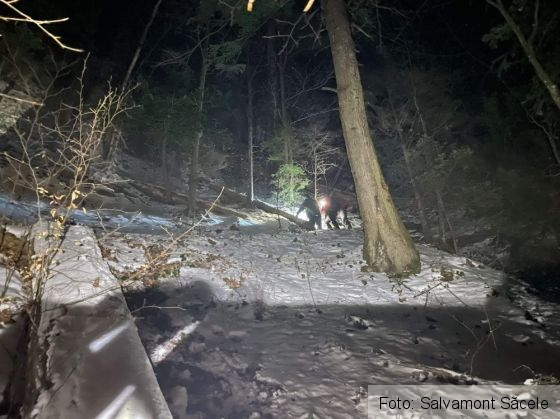 BRAȘOV. Drumeție cu peripeții la cascada Tamina / A fost nevoie de intervenția salvamontiștilor (Galerie FOTO) 1 FB_IMG_1642708740719_294091.jpg