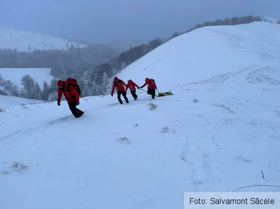 Brașoveancă rănită grav în timp ce practica schi de tură / Intervenție Salvamont (Galerie FOTO) 1 FB_IMG_1643049521990_294161.jpg