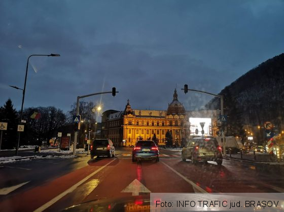BRAȘOV. Au „picat" semafoarele, în două zone din oraș / „Problemele s-au remediat imediat ce au fost sesizate" 1 FB_IMG_1643355579081_294257.jpg