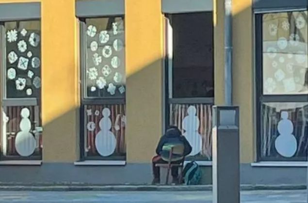 ȘOCANT. Elev ținut afară, în FRIG, pentru că nu avea mască! 1 Screenshot_20220116-232211_Gallery_293984.jpg