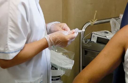 O asistentă care făcea vaccinări false anti-Covid a fost arestată 1 asistenta.jpg