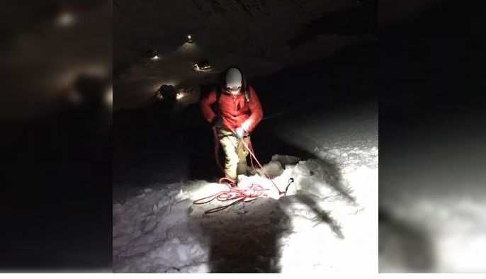 BRAȘOVEAN blocat din cauza gheții în Munții Făgăraș 1 salvamont-gheata.jpg