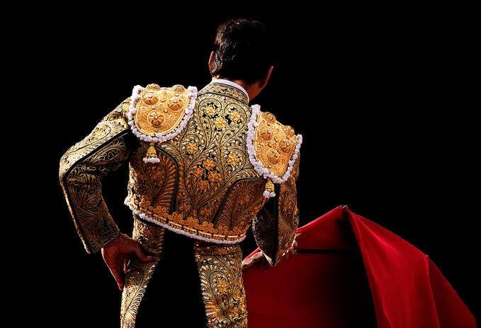 Toreador ucis de taur, de Revelion 5 | MyTex.ro