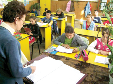 Sindicatele din Educație acuză „tăierea din pix” a posturilor și a salariilor 5 | MyTex.ro