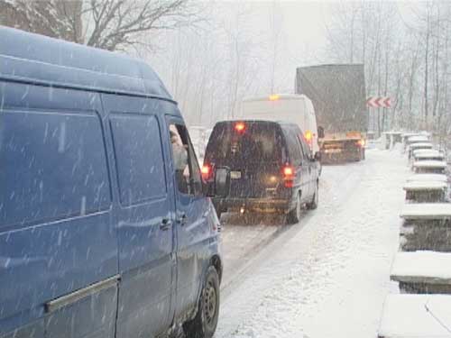Mai multe accidente produse din cauza ninsorii 5 | MyTex.ro