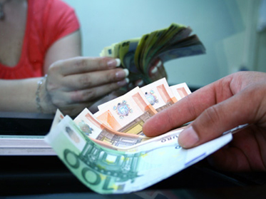 Tranzacțiile forward amortizează pierderile înregistrate de firme pe fondul deprecierii leului 5 | MyTex.ro