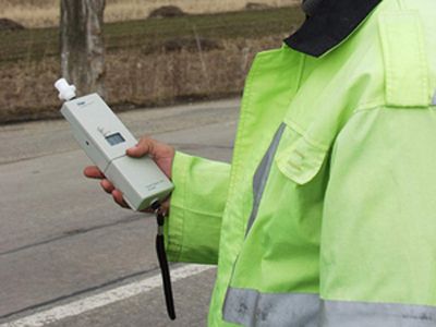 Un șofer beat a mușcat polițistul de deget 5 | MyTex.ro