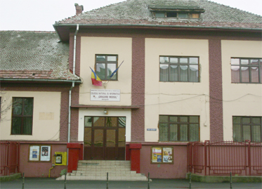 GOLĂNEȘTE: Bătut în clasă de fratele și prietenii unei colege jignite 5 | MyTex.ro