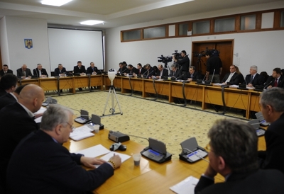 40 din cele 5800 de amendamente ale bugetului, dezbătute până la pauză 5 | MyTex.ro