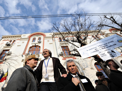Cercetătorii pichetează astăzi Ministerul Educației și Palatul Parlamentului 5 | MyTex.ro