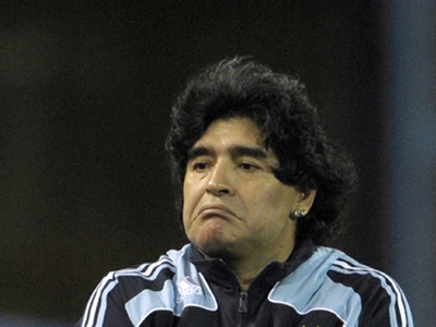 Cercelul lui Maradona, vândut de fiscul italian 5 | MyTex.ro