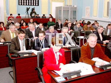 Consilierii județeni ai PD-L vor să ceară unele explicații Executivului forului județean 5 | MyTex.ro